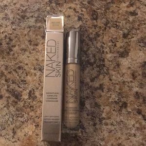 Naked weightless complete coverage concealer